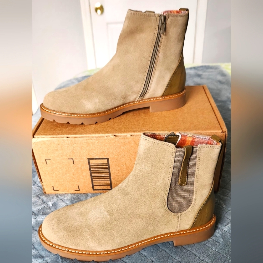 NWOT Rockport Leather Suede Kacey Booties. Women's Size 9.